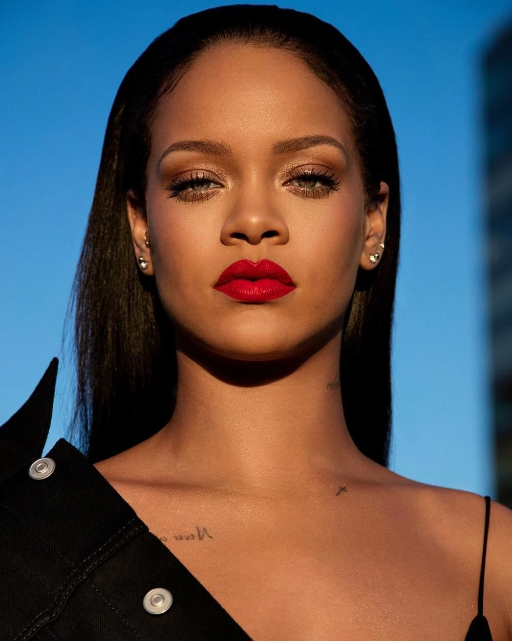 RIHANNA’S BEVERLY HILLS HOME HIT BY GUNFIRE