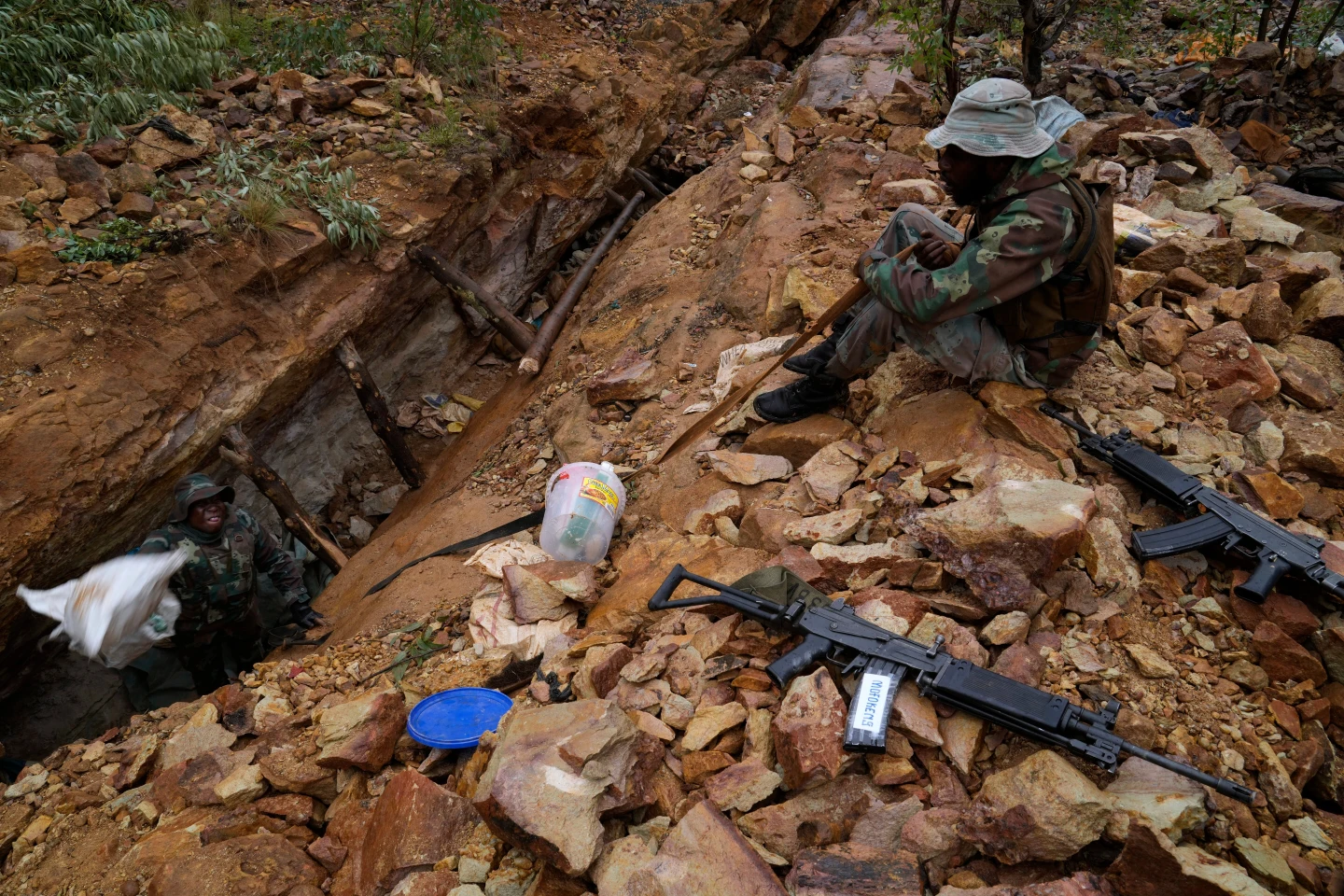 SOUTH AFRICAN SOLDIERS SHUT DOWN ILLEGAL MINING OPERATIONS NEAR JOHANNESBURG 