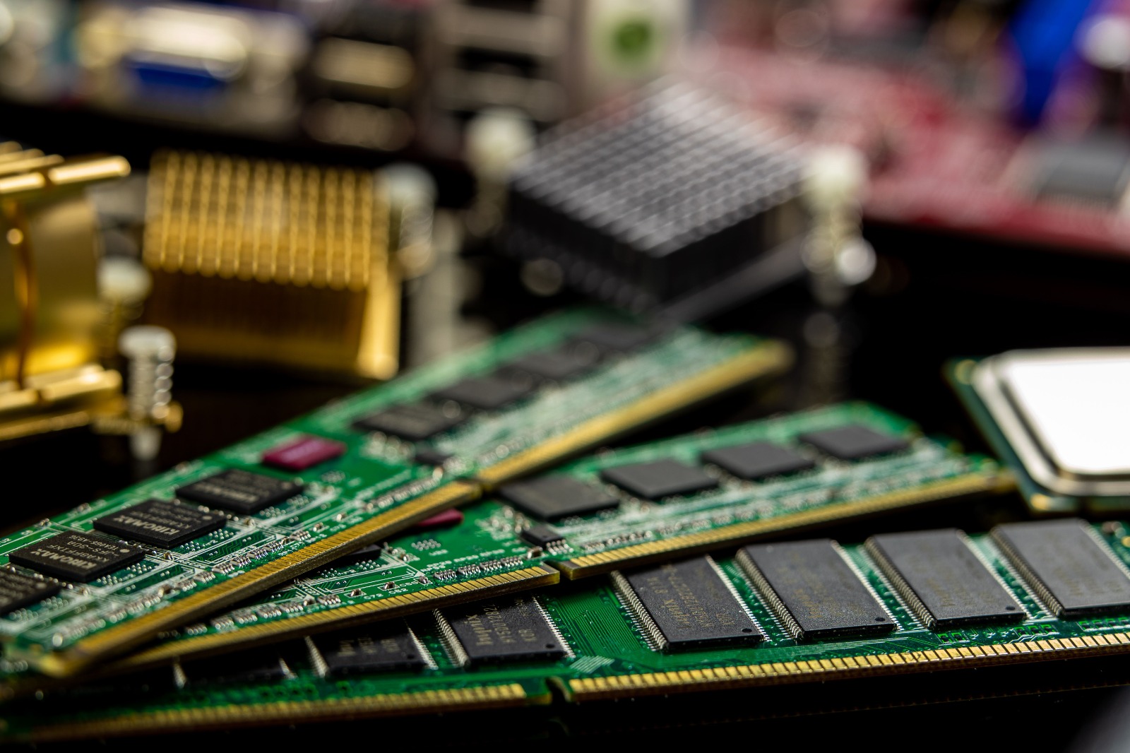 Global Chip Sell-Off Deepens as AI Investment Doubts Trigger Fresh Pressure on Semiconductor Markets